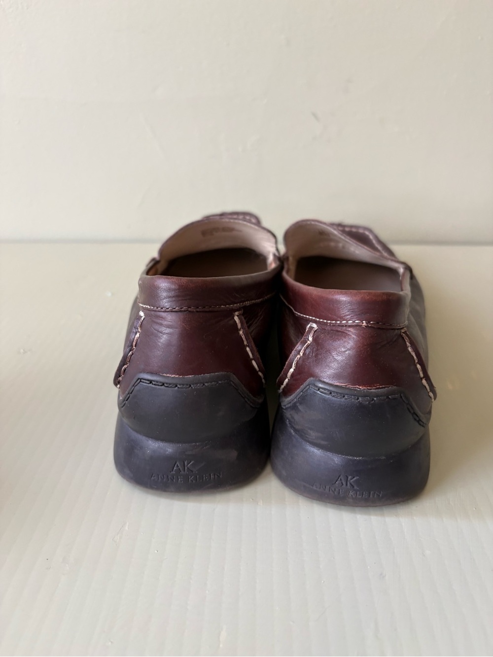 Anne Klein womens Dark Brown Leather Slip-On Loafers Sz 9.5 - Picture 4 of 7